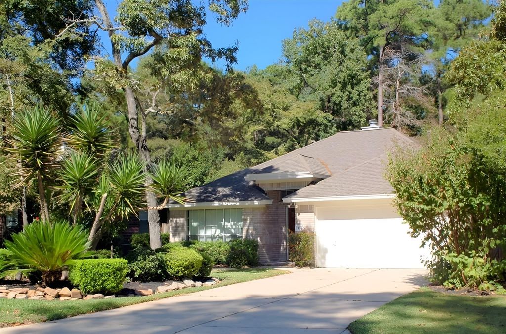102 N Hollylaurel Circle, The Woodlands, TX 77382