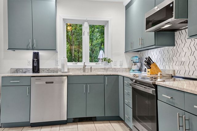 27 Walden Dr, Easton, MA 02334