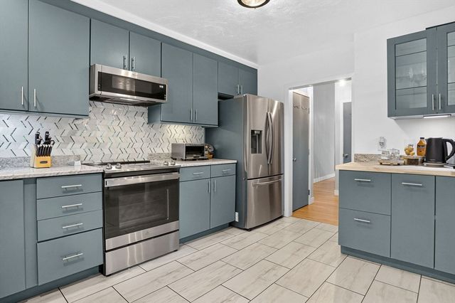 27 Walden Dr, Easton, MA 02334