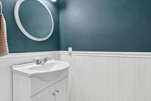 27 Walden Dr, Easton, MA 02334