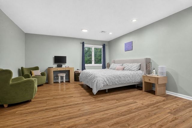 27 Walden Dr, Easton, MA 02334