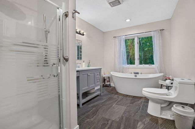 27 Walden Dr, Easton, MA 02334