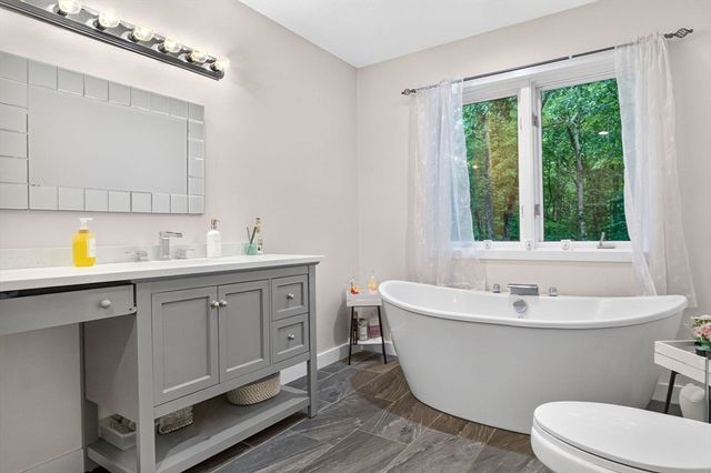 27 Walden Dr, Easton, MA 02334