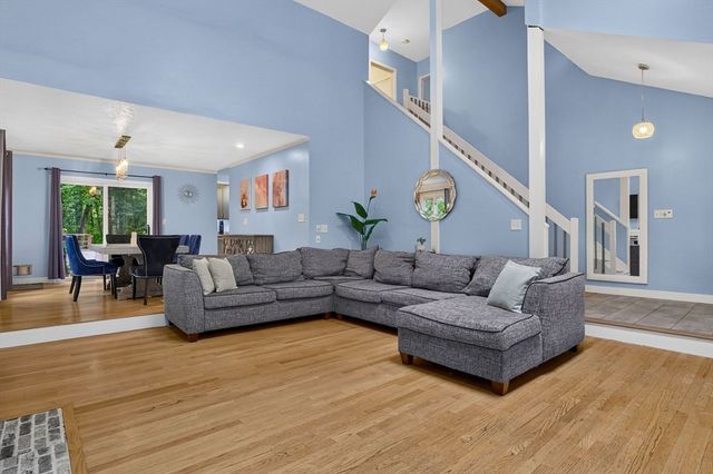 27 Walden Dr, Easton, MA 02334