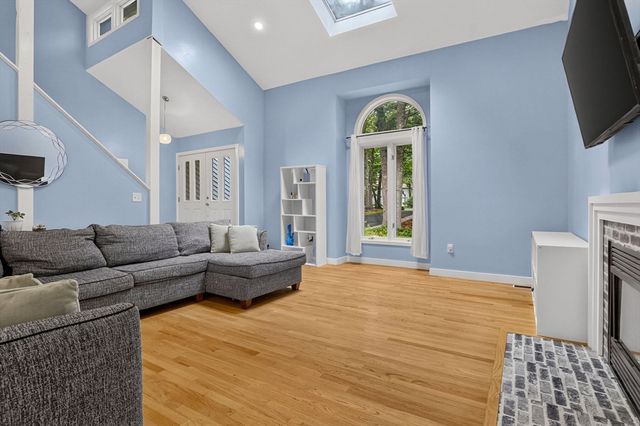 27 Walden Dr, Easton, MA 02334
