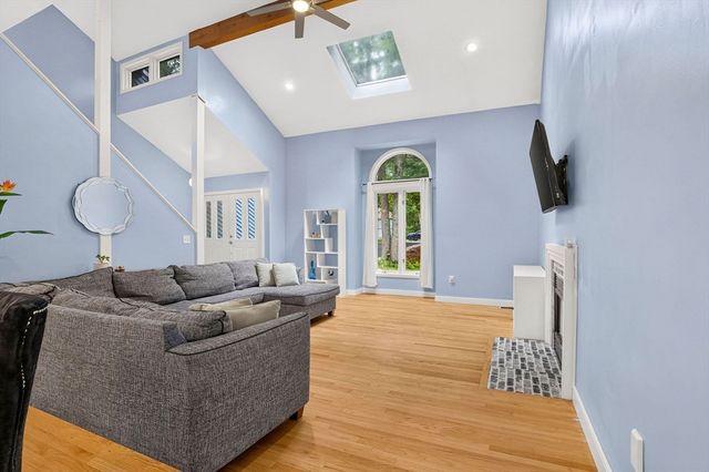 27 Walden Dr, Easton, MA 02334
