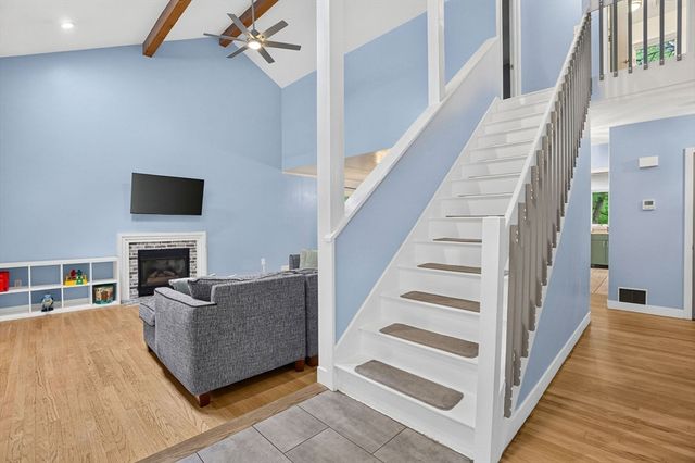 27 Walden Dr, Easton, MA 02334