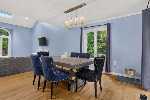 27 Walden Dr, Easton, MA 02334