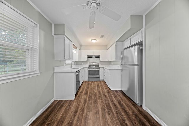 1041 Barber Street, Hurst, TX 76053