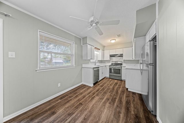 1041 Barber Street, Hurst, TX 76053