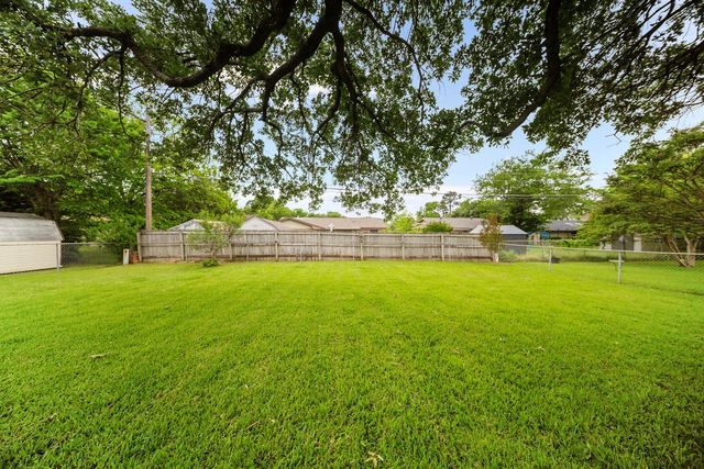 1041 Barber Street, Hurst, TX 76053