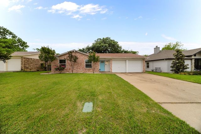 1041 Barber Street, Hurst, TX 76053