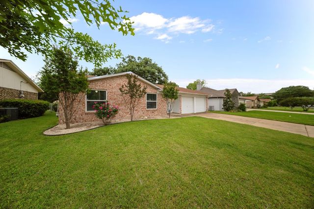 1041 Barber Street, Hurst, TX 76053