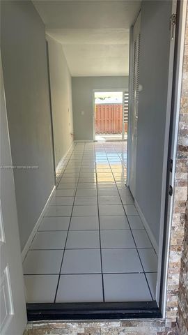 14052 SW 52nd Ter, Miami, FL 33175