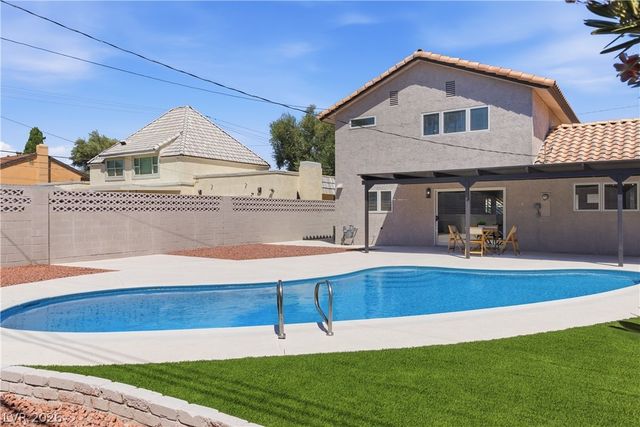 2000 Westlund Drive, Las Vegas, NV 89102