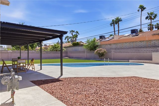 2000 Westlund Drive, Las Vegas, NV 89102