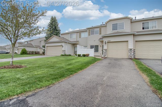 26793 Kirkway Circle, Woodhaven, MI 48183
