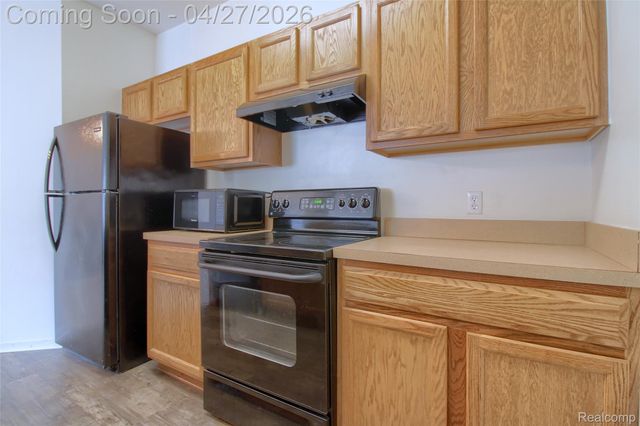26793 Kirkway Circle, Woodhaven, MI 48183