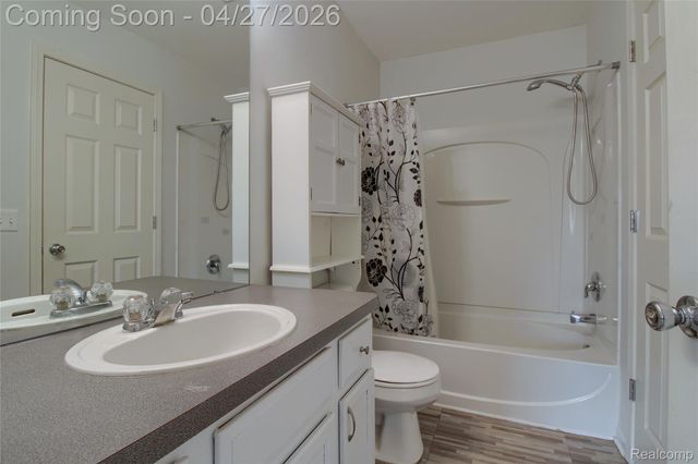 26793 Kirkway Circle, Woodhaven, MI 48183