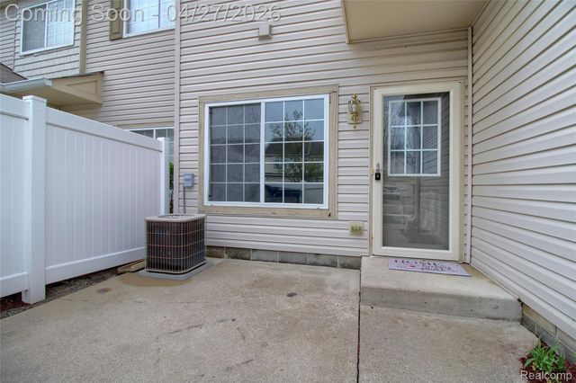 26793 Kirkway Circle, Woodhaven, MI 48183