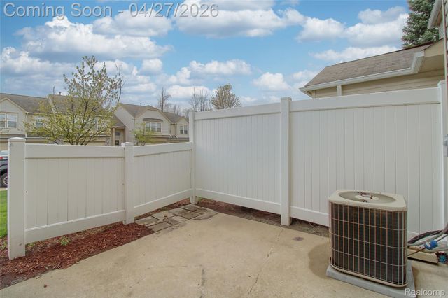 26793 Kirkway Circle, Woodhaven, MI 48183
