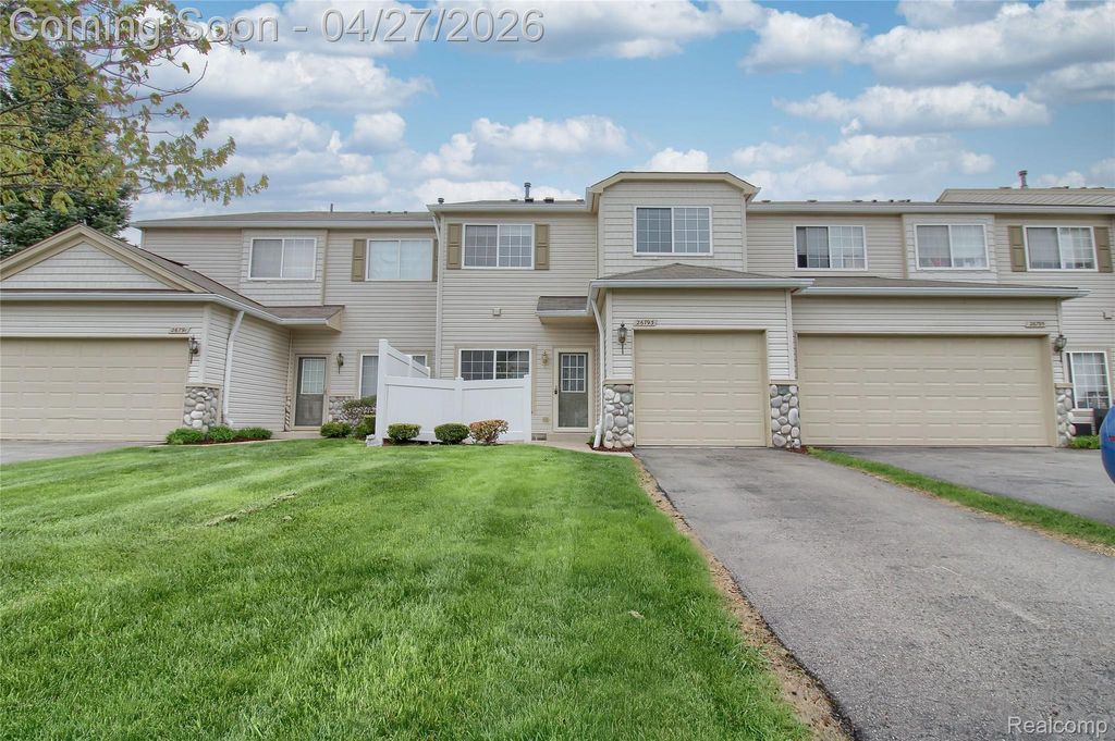 26793 Kirkway Circle, Woodhaven, MI 48183