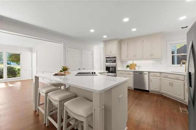 871 Chestnut Lake Drive NE, Marietta, GA 30068