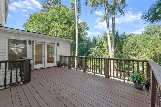 871 Chestnut Lake Drive NE, Marietta, GA 30068
