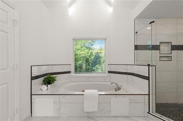 871 Chestnut Lake Drive NE, Marietta, GA 30068