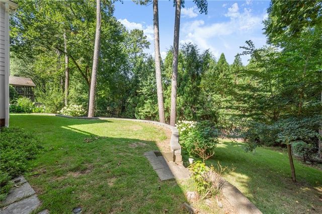 871 Chestnut Lake Drive NE, Marietta, GA 30068
