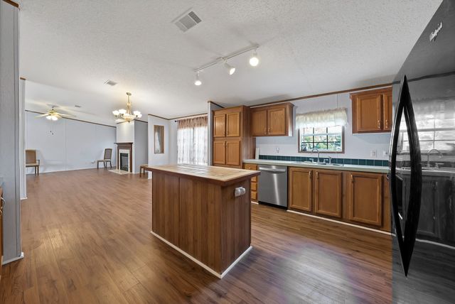 212 Ponderosa Lane, Burleson, TX 76028