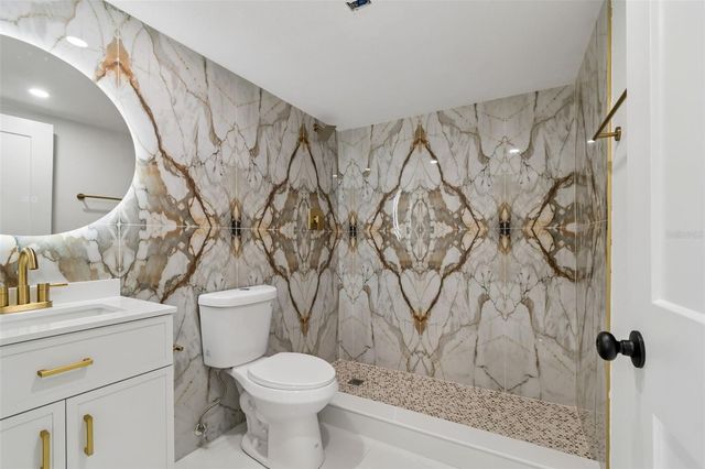 517 HAMPTON AVENUE NE, St Petersburg, FL 33703