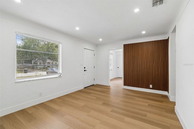 517 HAMPTON AVENUE NE, St Petersburg, FL 33703