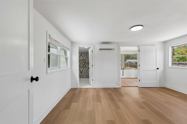 517 HAMPTON AVENUE NE, St Petersburg, FL 33703