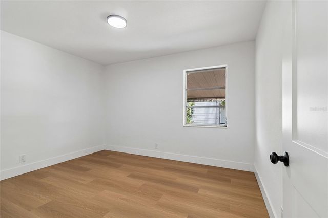 517 HAMPTON AVENUE NE, St Petersburg, FL 33703