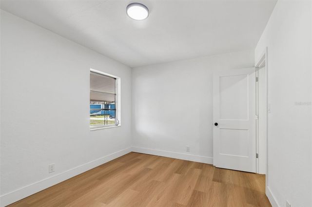 517 HAMPTON AVENUE NE, St Petersburg, FL 33703