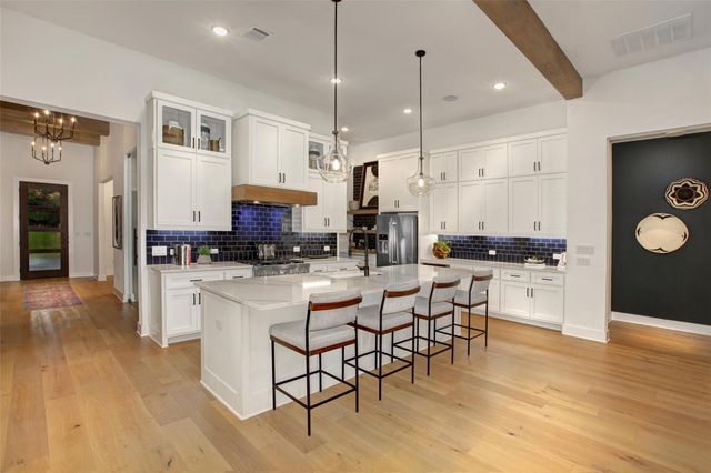 19613 Serenity LN, Lago Vista, TX 78645