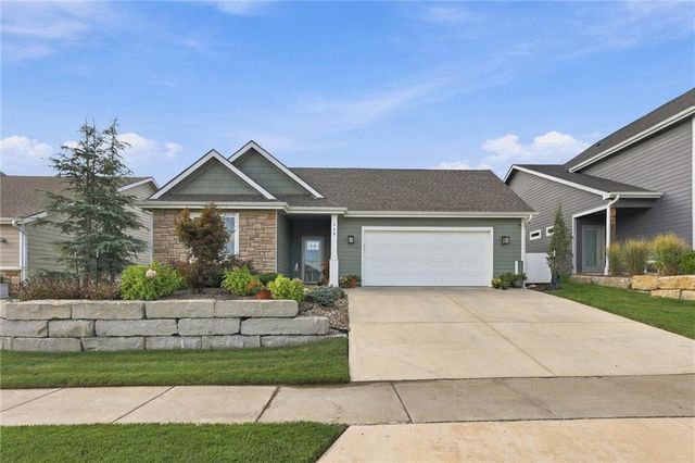 419 N Daylily Drive, Lawrence, KS 66049