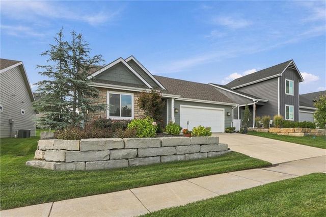 419 N Daylily Drive, Lawrence, KS 66049