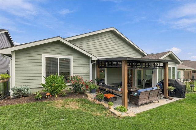 419 N Daylily Drive, Lawrence, KS 66049