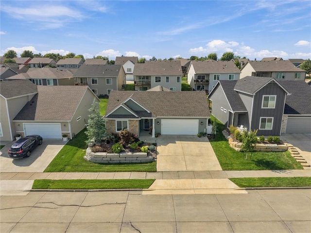 419 N Daylily Drive, Lawrence, KS 66049