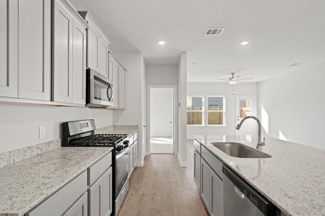 302 Amy Street, Angleton, TX 77515