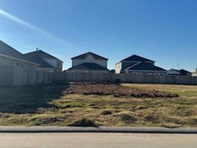302 Amy Street, Angleton, TX 77515