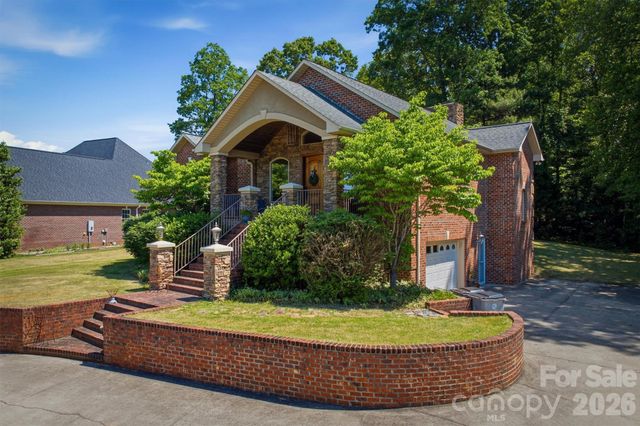405 Golfview Court, Lenoir, NC 28645