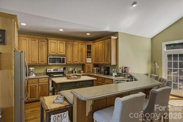 405 Golfview Court, Lenoir, NC 28645