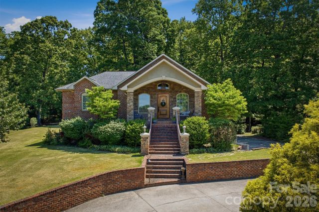 405 Golfview Court, Lenoir, NC 28645