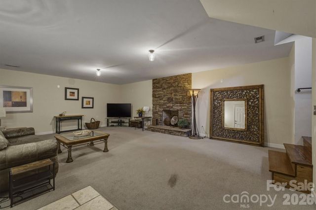 405 Golfview Court, Lenoir, NC 28645