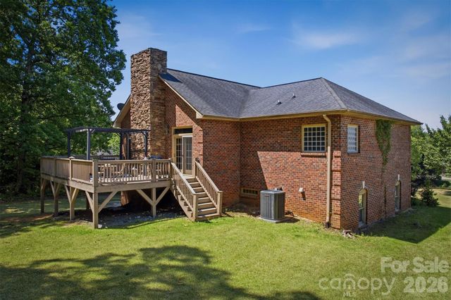 405 Golfview Court, Lenoir, NC 28645