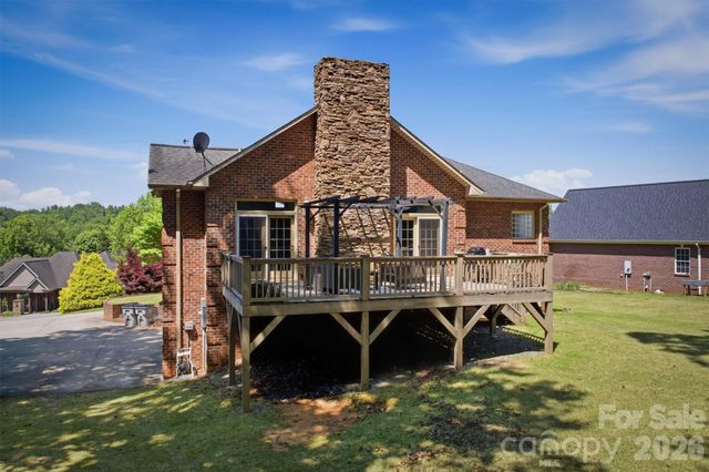 405 Golfview Court, Lenoir, NC 28645