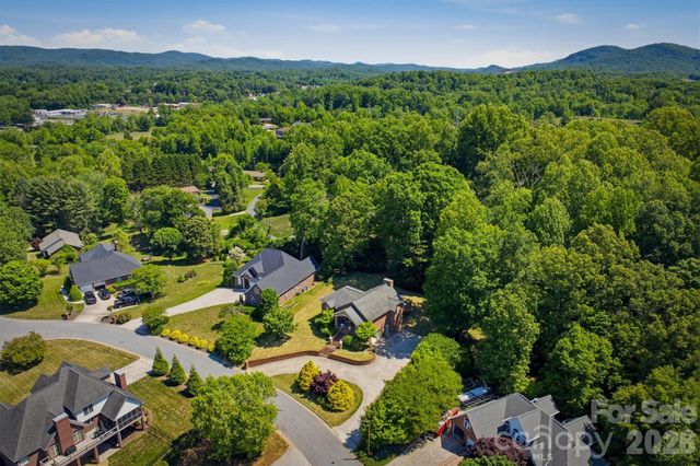 405 Golfview Court, Lenoir, NC 28645